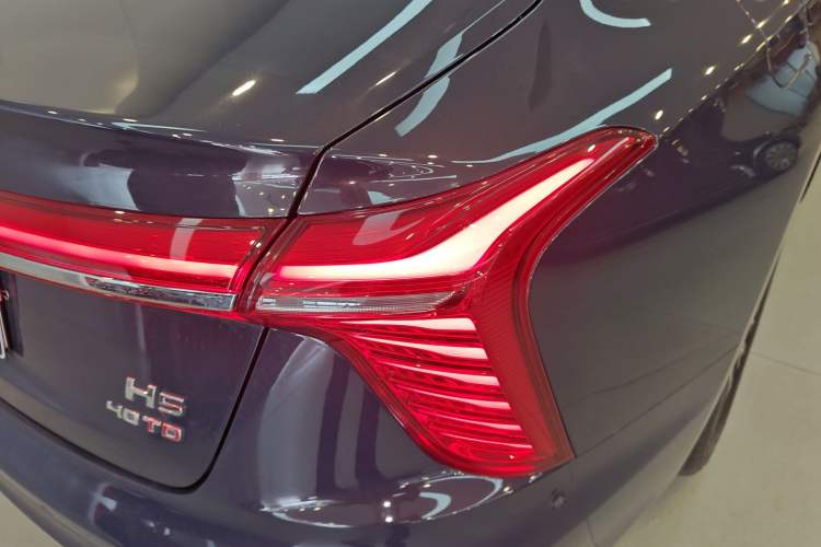 Used Hongqi H5 2023 2.0T Automatic Smart Connect Flagship Edition Exterior 3