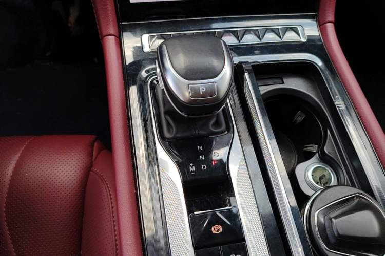 Used Hongqi H5 2023 2.0T Automatic Smart Connect Flagship Edition Gear Lever