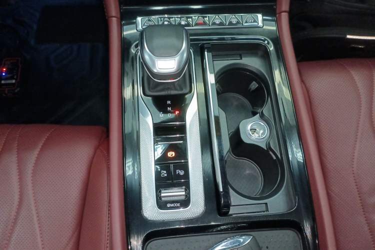 Used Hongqi H5 2023 2.0T Automatic Smart Connect Flagship Edition Gear Lever