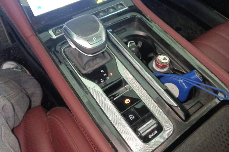 Used Hongqi H5 2023 2.0T Automatic Smart Connect Flagship Edition Gear Lever