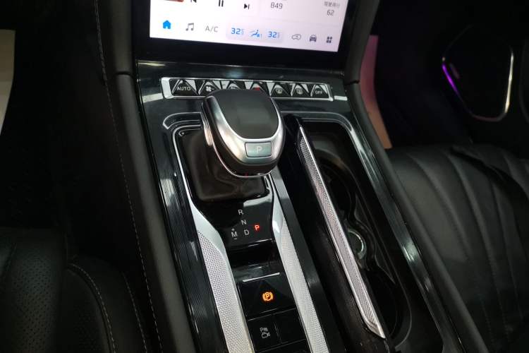 Used Hongqi H5 2023 2.0T Automatic Smart Connect Flagship Edition Gear Lever
