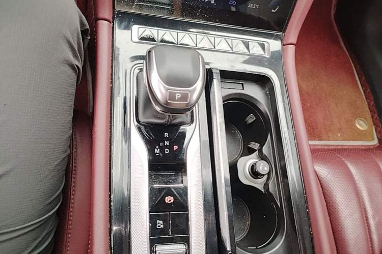 Used Hongqi H5 2023 2.0T Automatic Smart Connect Flagship Edition Gear Lever