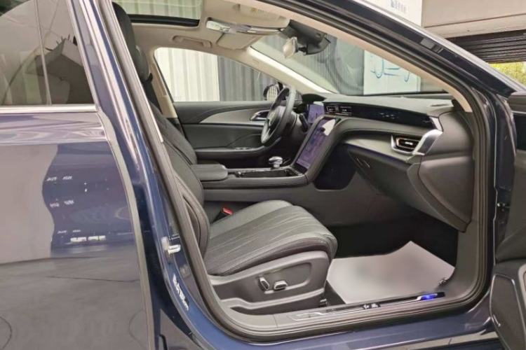 Used Hongqi H5 2023 2.0T Automatic Smart Connect Flagship Edition Interior 3