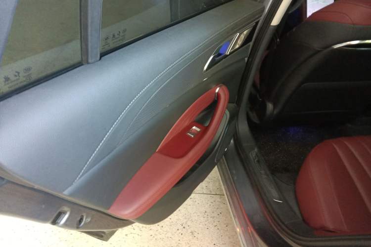 Used Hongqi H5 2023 2.0T Automatic Smart Connect Flagship Edition Interior 8