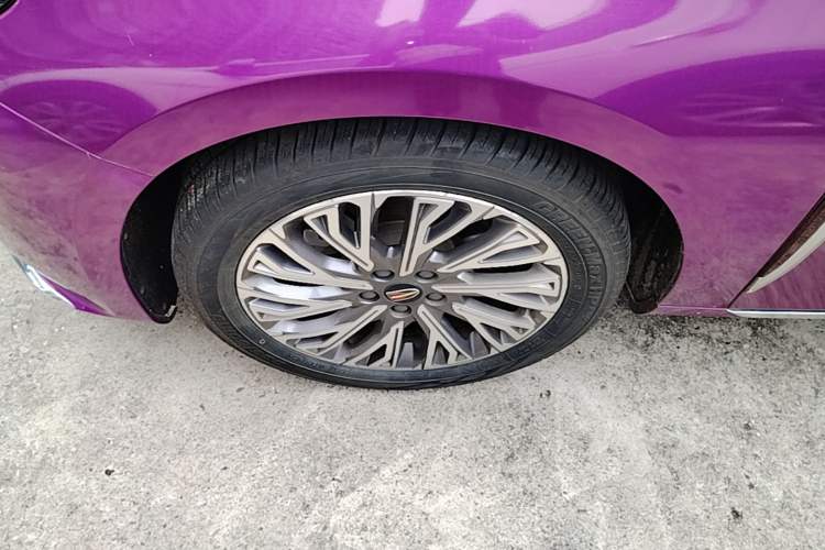 Used Hongqi H5 2023 2.0T Automatic Smart Connect Flagship Edition Left Front Wheel Hub