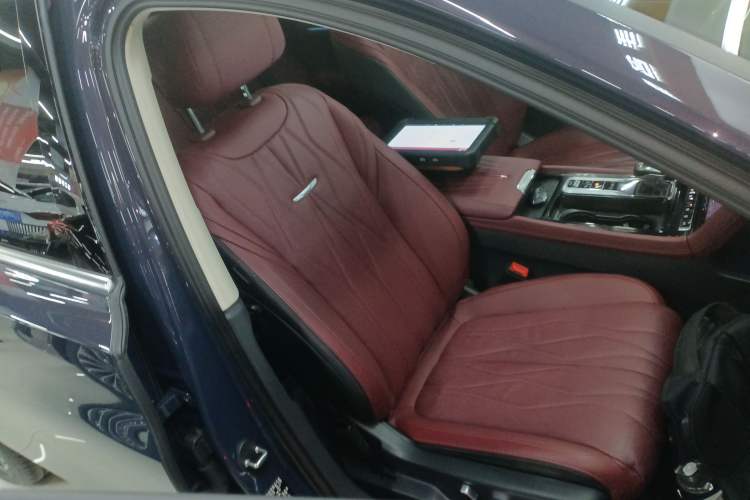 Used Hongqi H5 2023 2.0T Automatic Smart Connect Flagship Edition Right Front Seat