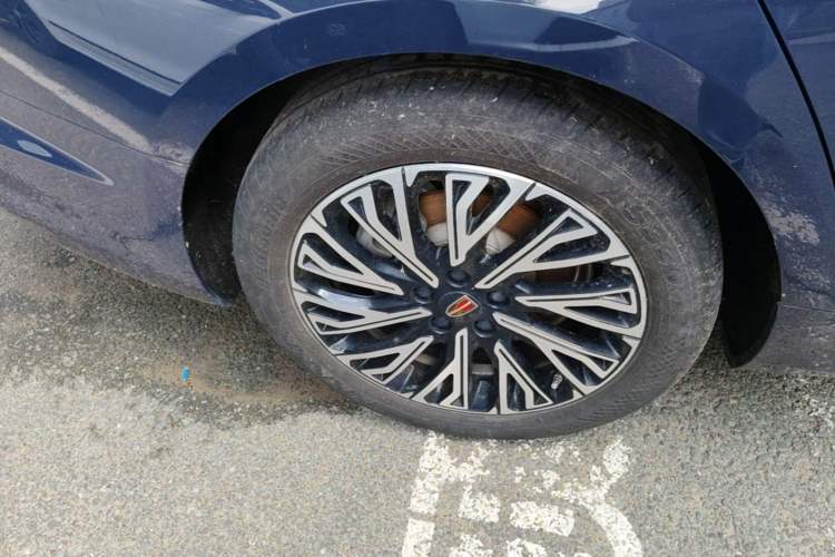 Used Hongqi H5 2023 2.0T Automatic Smart Connect Flagship Edition Right Rear Wheel Hub