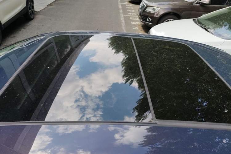 Used Hongqi H5 2023 2.0T Automatic Smart Connect Flagship Edition Roof