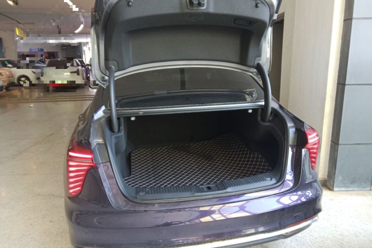 Used Hongqi H5 2023 2.0T Automatic Smart Connect Flagship Edition Trunk