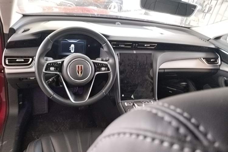 Used Hongqi H5 2023 2.0T Automatic Smart Connect Flagship Edition Center Console