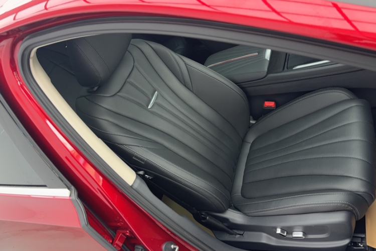 Used Hongqi H5 2023 2.0T Automatic Smart Connect Flagship Edition Interior 4