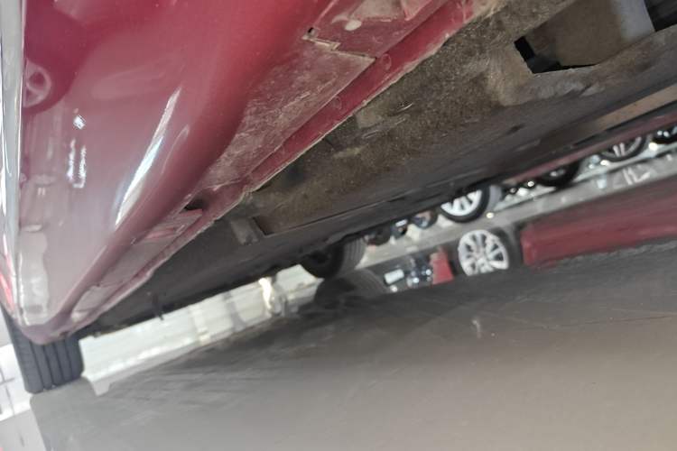 Used Hongqi H5 2023 2.0T Automatic Smart Connect Flagship Edition Left Side Sill