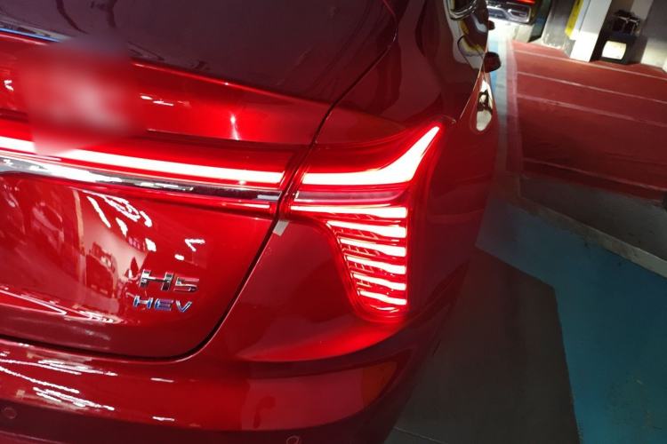 Used Hongqi H5 2023 1.5T HEV Smart Connect Flagship Edition Right Rear Taillight
