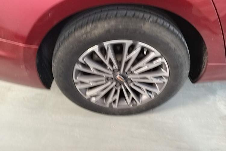 Used Hongqi H5 2023 2.0T Automatic Smart Connect Flagship Edition Right Rear Wheel Hub