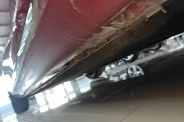 Used Hongqi H5 2023 2.0T Automatic Smart Connect Flagship Edition Right Side Sill