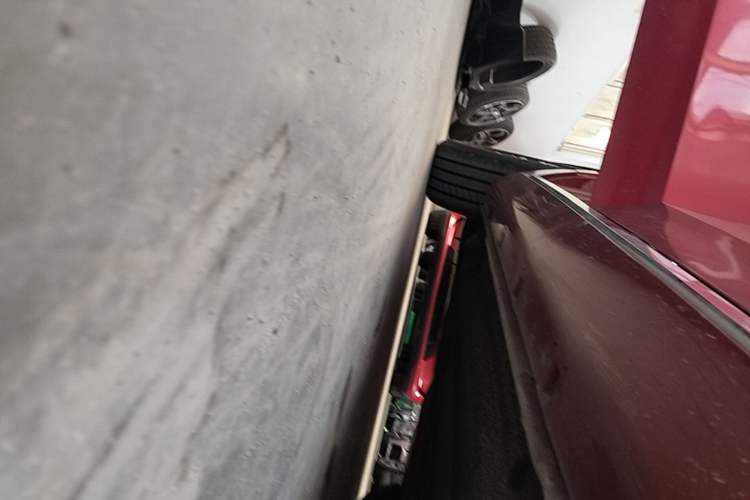 Used Hongqi H5 2023 2.0T Automatic Smart Connect Flagship Edition Right Side Sill
