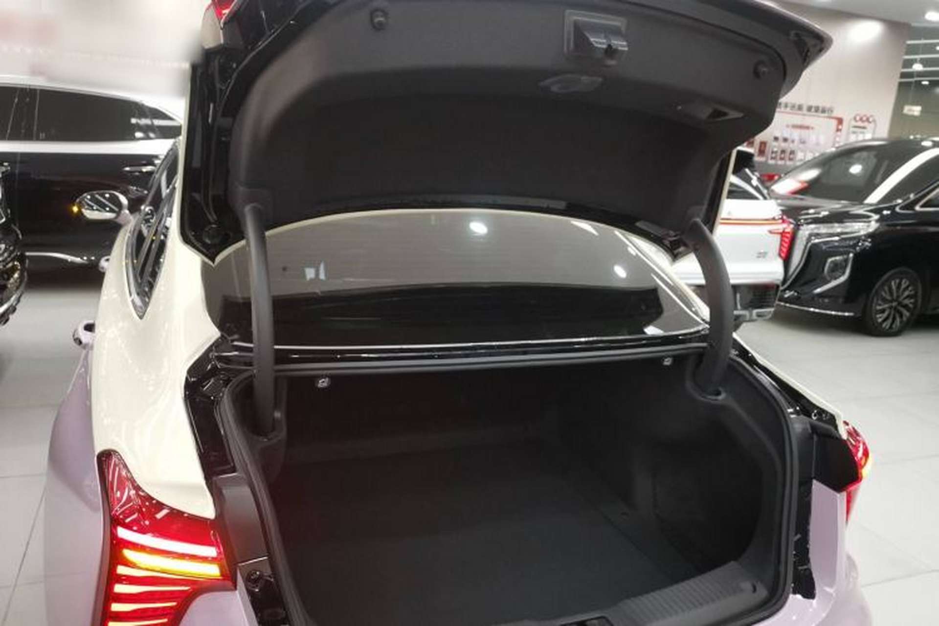Used Hongqi H5 2023 2.0T Automatic Smart Connect Flagship Edition Trunk