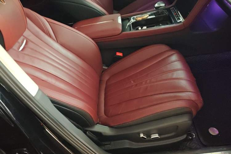 Used Hongqi H5 2023 2.0T Automatic Smart Connect Flagship Edition Right Front Seat
