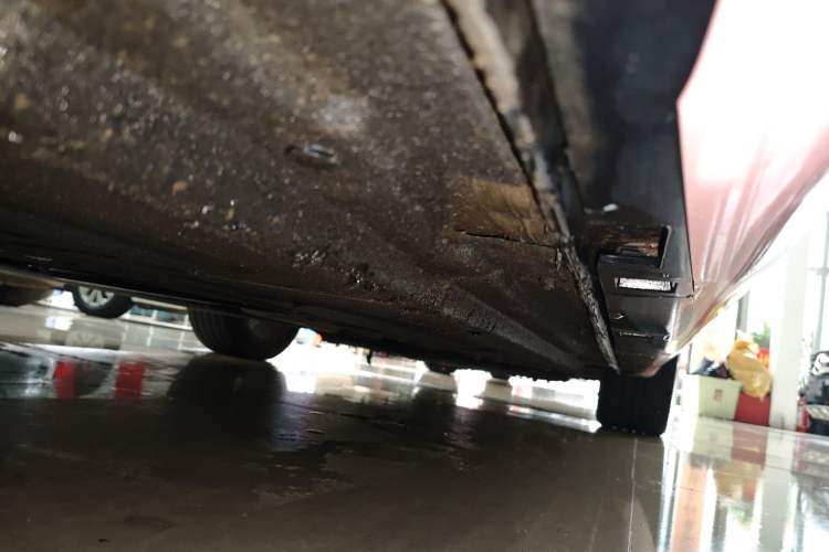 Used Hongqi H5 2023 2.0T Automatic Smart Connect Flagship Edition Right Side Sill