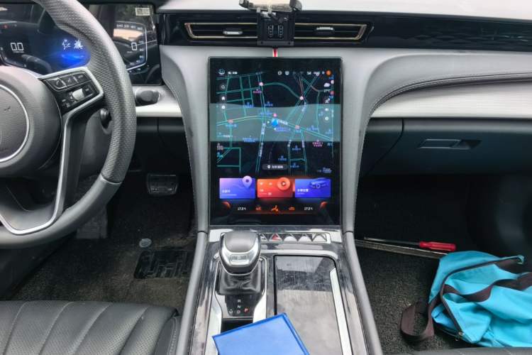Used Hongqi H5 2023 1.5T DCT Smart Connect Flagship Edition Audio And AC Panel