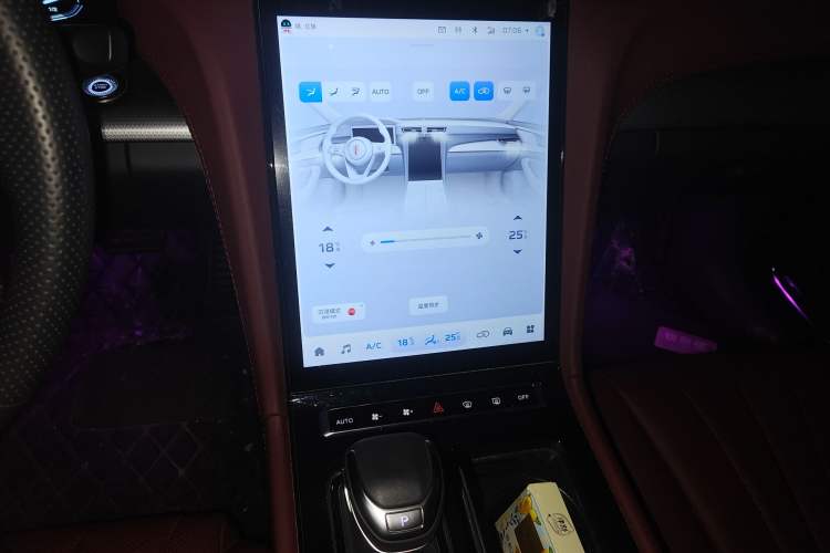 Used Hongqi H5 2023 1.5T DCT Smart Connect Flagship Edition Audio And AC Panel