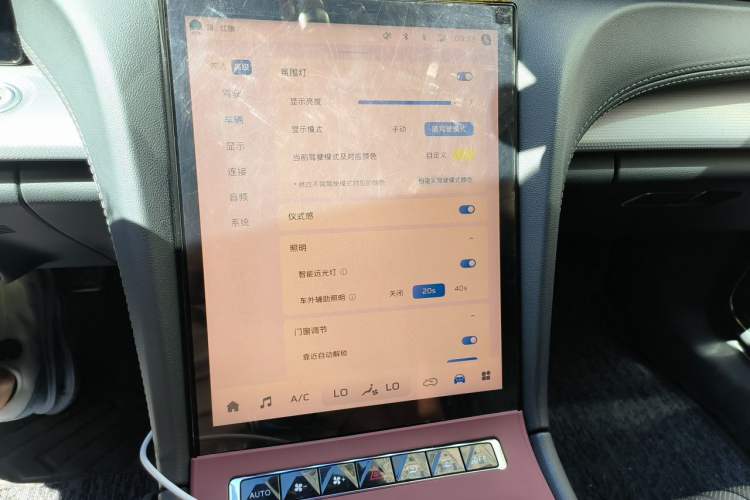 Used Hongqi H5 2023 2.0T Automatic Smart Connect Flagship Edition Audio And AC Panel