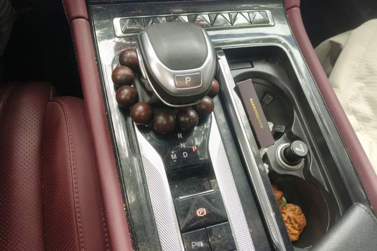 Used Hongqi H5 2023 1.5T DCT Smart Connect Flagship Edition Audio And AC Panel