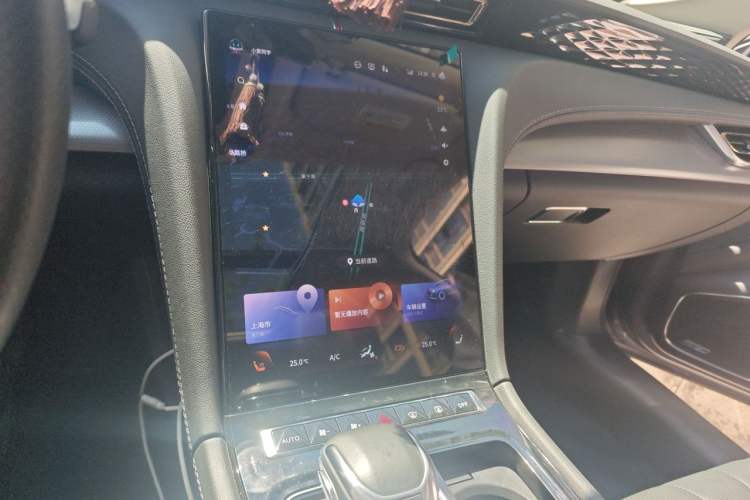 Used Hongqi H5 2023 2.0T Automatic Smart Connect Flagship Edition Audio And AC Panel