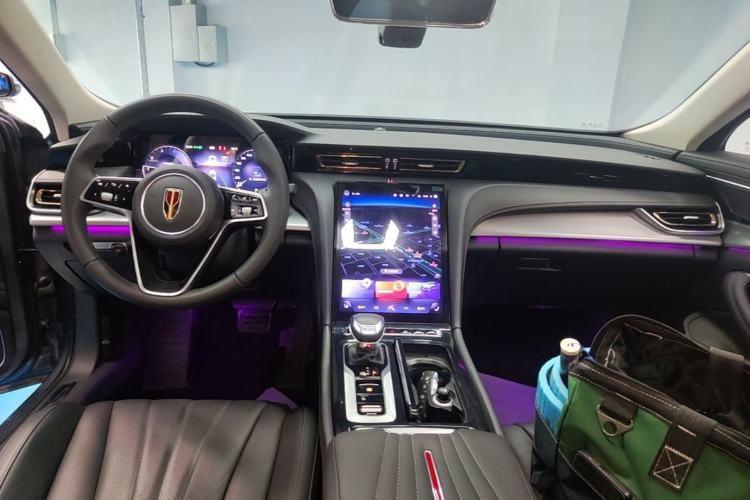 Used Hongqi H5 2023 2.0T Automatic Smart Connect Flagship Edition Center Console