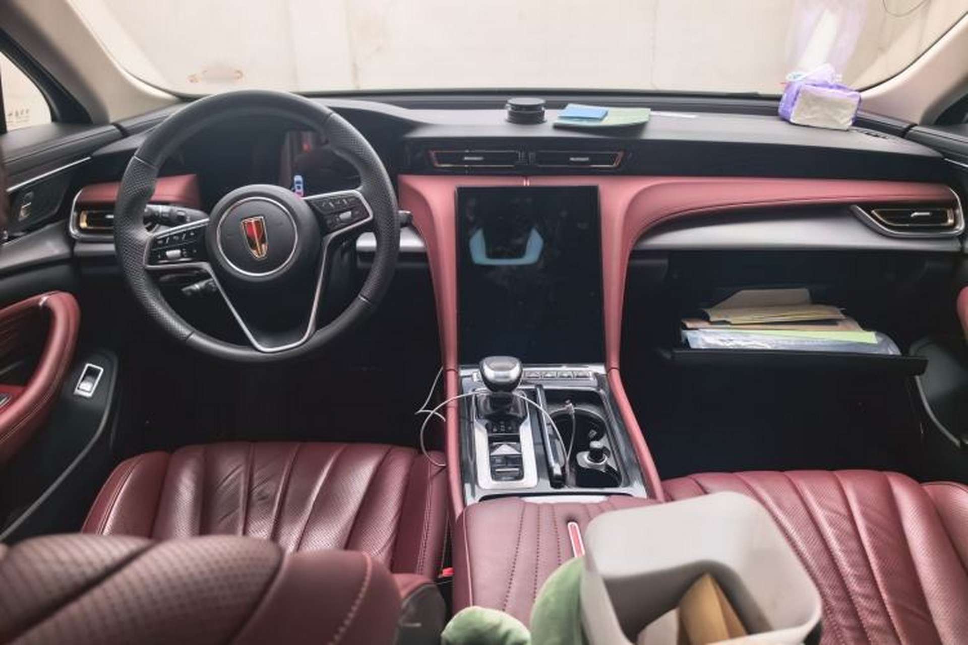 Used Hongqi H5 2023 2.0T Automatic Smart Connect Flagship Edition Center Console