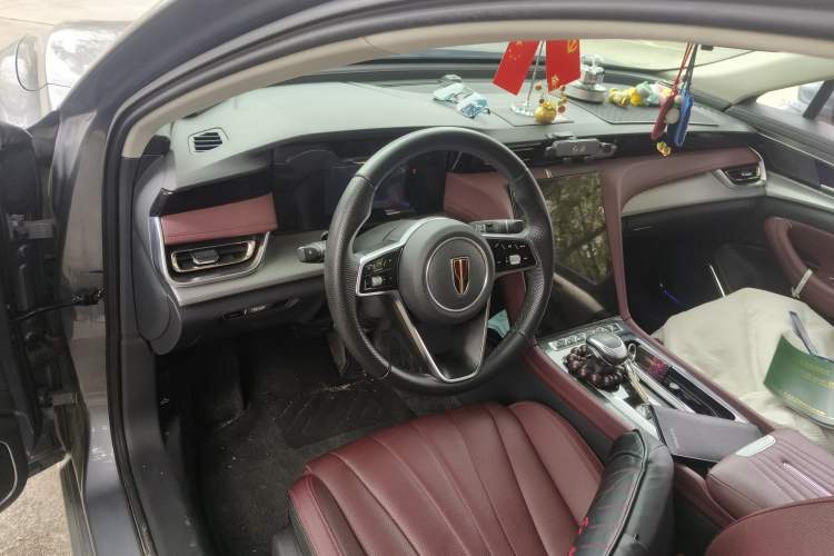 Used Hongqi H5 2023 1.5T DCT Smart Connect Flagship Edition Center Console