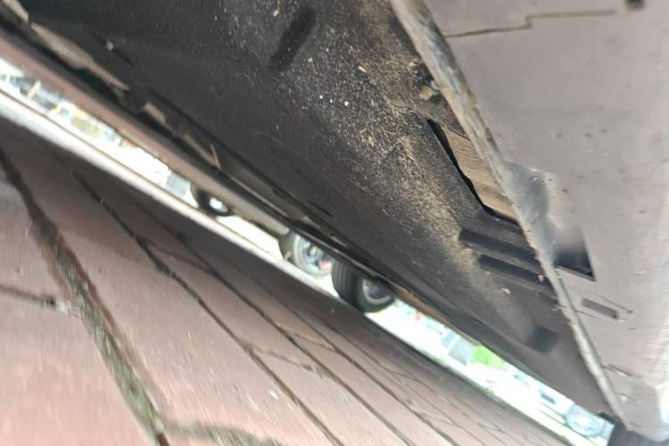 Used Hongqi H5 2023 2.0T Automatic Smart Connect Flagship Edition Chassis Front Left