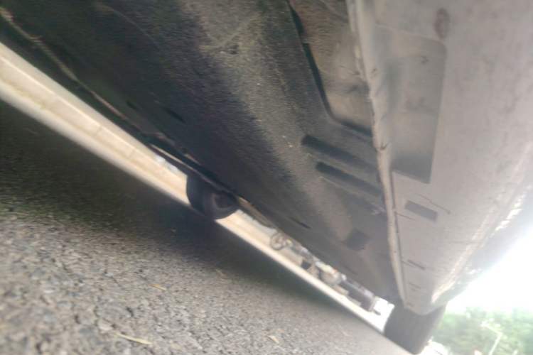 Used Hongqi H5 2023 2.0T Automatic Smart Connect Flagship Edition Chassis Front Left