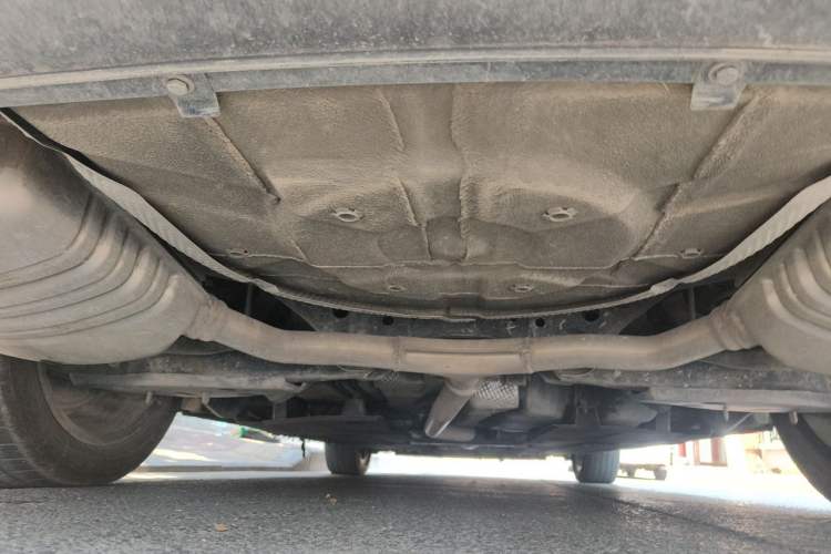 Used Hongqi H5 2023 2.0T Automatic Smart Connect Flagship Edition Chassis Rear