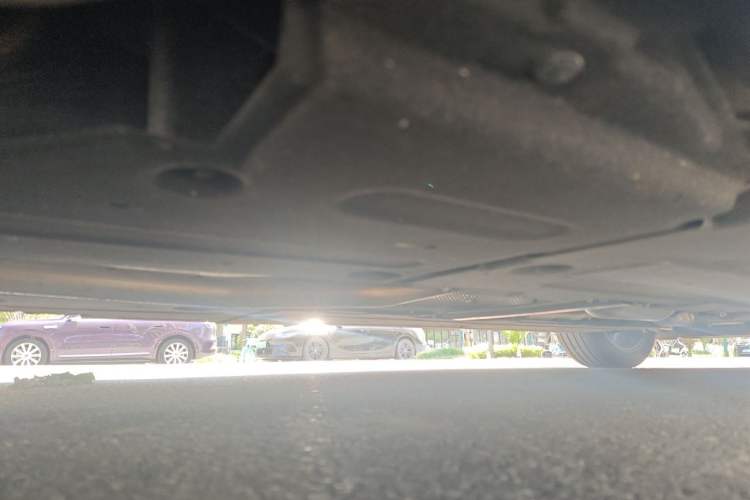 Used Hongqi H5 2023 2.0T Automatic Smart Connect Flagship Edition Chassis Rear Right