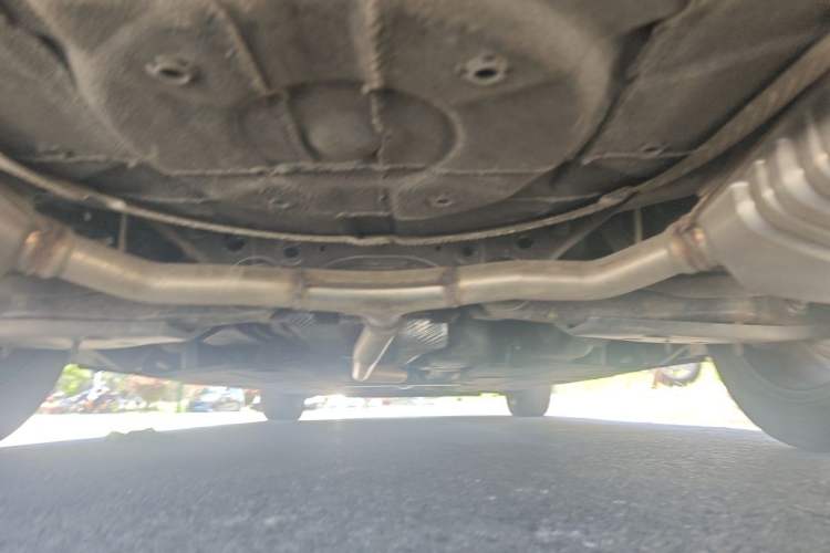 Used Hongqi H5 2023 2.0T Automatic Smart Connect Flagship Edition Chassis Rear