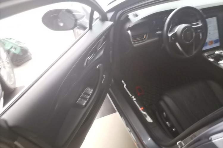 Used Hongqi H5 2023 2.0T Automatic Smart Connect Flagship Edition Driver Seat