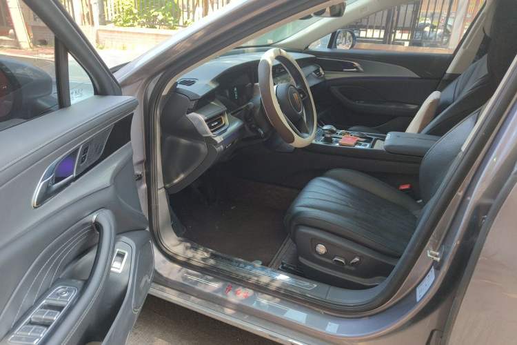 Used Hongqi H5 2023 2.0T Automatic Smart Connect Flagship Edition Driver Seat