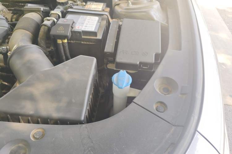 Used Hongqi H5 2023 2.0T Automatic Smart Connect Flagship Edition Engine Bay Left