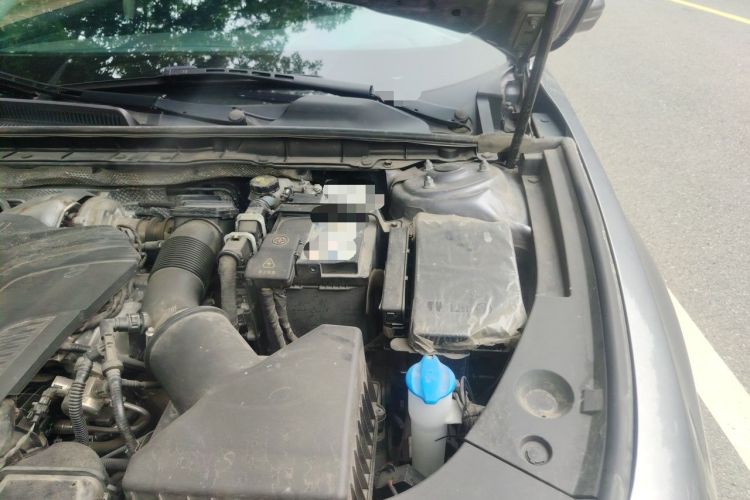 Used Hongqi H5 2023 2.0T Automatic Smart Connect Flagship Edition Engine Bay Left
