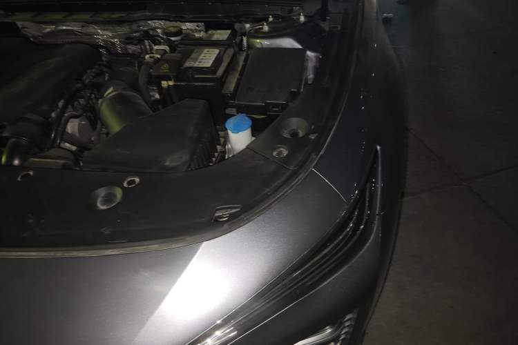Used Hongqi H5 2023 1.5T DCT Smart Connect Flagship Edition Engine Bay Left