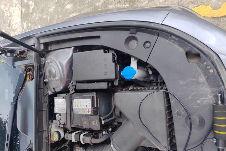 Used Hongqi H5 2023 1.5T DCT Smart Connect Flagship Edition Engine Bay Left