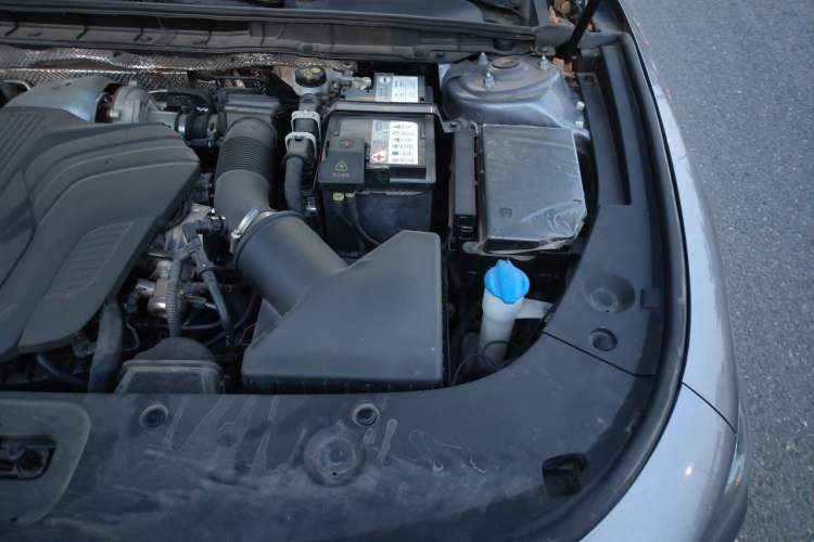 Used Hongqi H5 2023 2.0T Automatic Smart Connect Flagship Edition Engine Bay Left