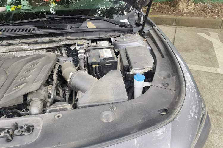 Used Hongqi H5 2023 1.5T DCT Smart Connect Flagship Edition Engine Bay Left