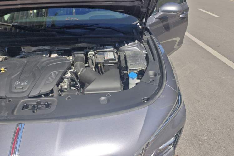 Used Hongqi H5 2023 2.0T Automatic Smart Connect Flagship Edition Engine Bay Left
