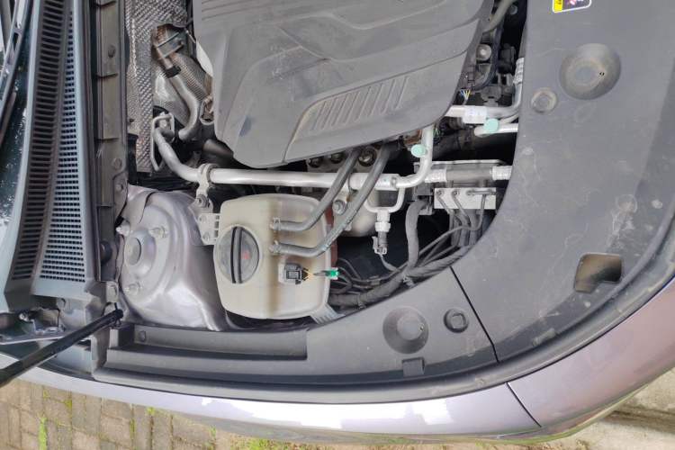 Used Hongqi H5 2023 1.5T DCT Smart Connect Flagship Edition Engine Bay Right