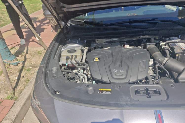 Used Hongqi H5 2023 2.0T Automatic Smart Connect Flagship Edition Engine Bay Right