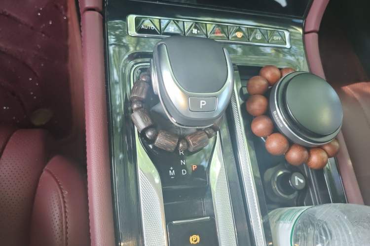 Used Hongqi H5 2023 2.0T Automatic Smart Connect Flagship Edition Gear Lever