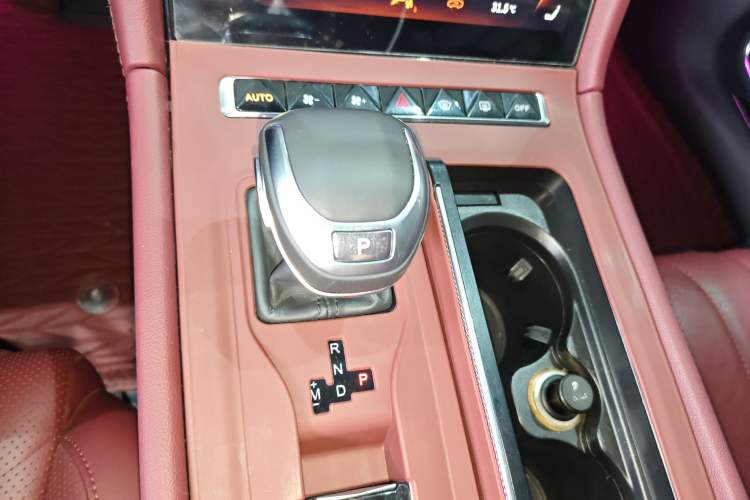 Used Hongqi H5 2023 2.0T Automatic Smart Connect Flagship Edition Gear Lever