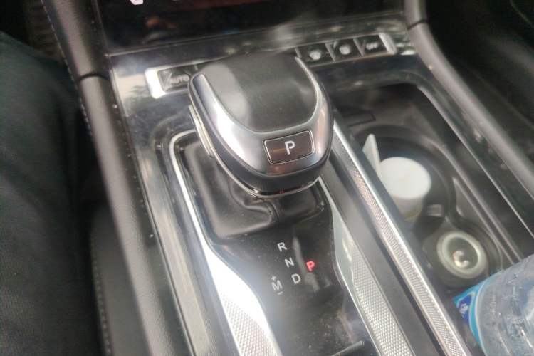 Used Hongqi H5 2023 2.0T Automatic Smart Connect Flagship Edition Gear Lever